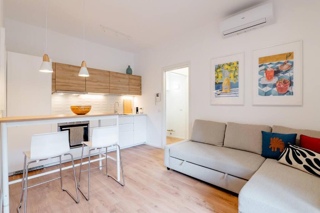 Luxury 1 Bedroom Apartment, Close To San Siro, Fiera And 10 Min Metro To Duomo Милан Экстерьер фото